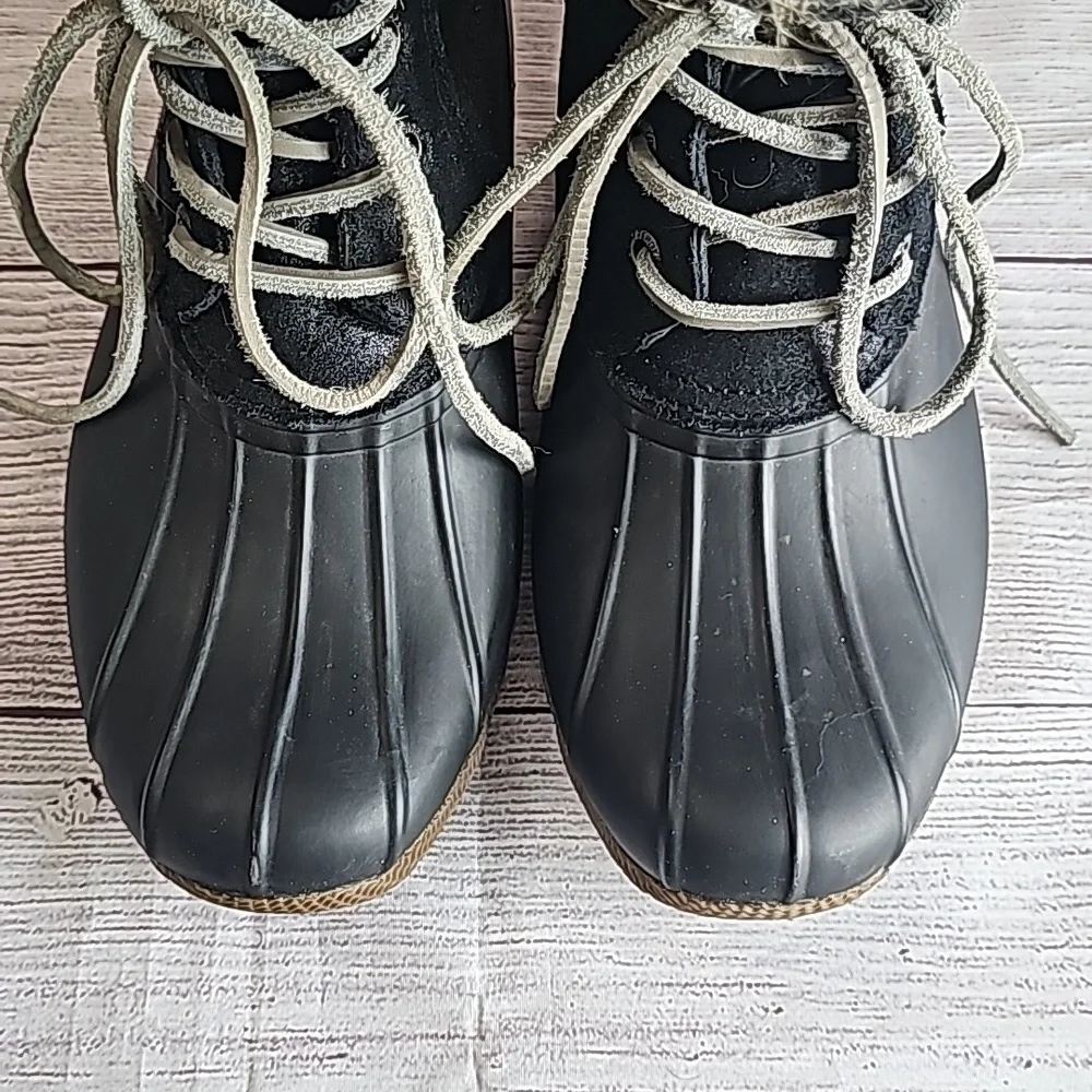 Sperry sz 6.5 duck boots, faux fur lined, black/tan